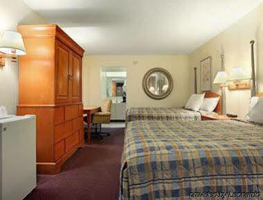 Express Inn & Suites Clearwater Pinellas Park Eksteriør bilde