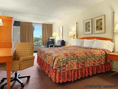 Express Inn & Suites Clearwater Pinellas Park Eksteriør bilde